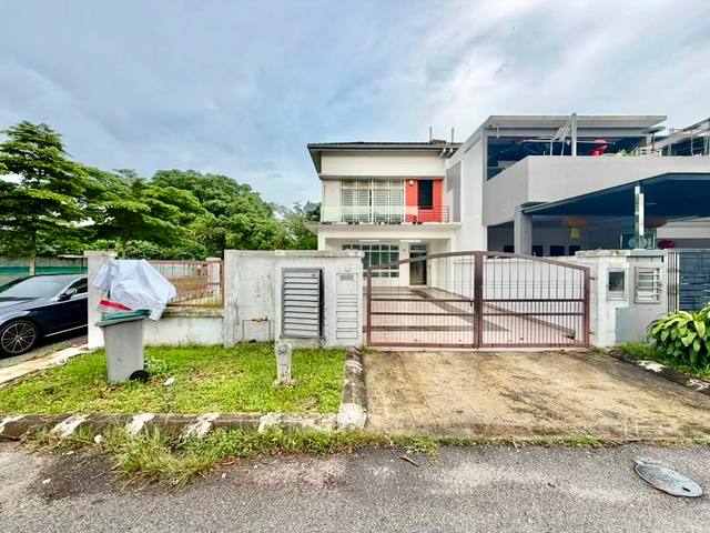 Bandar Uda Utama - Double Storey Terrace / End Lot with Bigger Land / Gated & Guarded