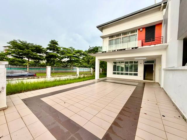 Bandar Uda Utama - Double Storey Terrace / End Lot with Bigger Land / Gated & Guarded - Thumbnail 2