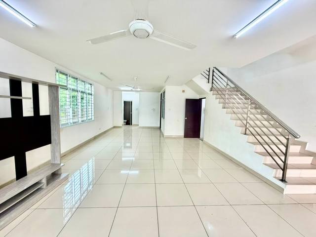 Bandar Uda Utama - Double Storey Terrace / End Lot with Bigger Land / Gated & Guarded - Thumbnail 4