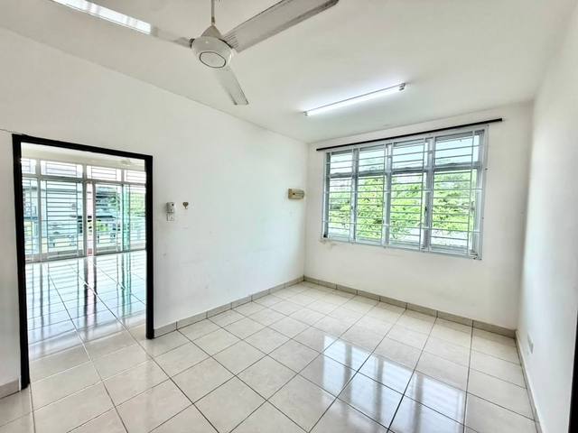 Bandar Uda Utama - Double Storey Terrace / End Lot with Bigger Land / Gated & Guarded - Thumbnail 8