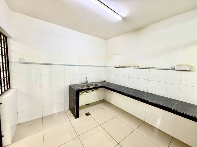 Bandar Uda Utama - Double Storey Terrace / End Lot with Bigger Land / Gated & Guarded - Thumbnail 10
