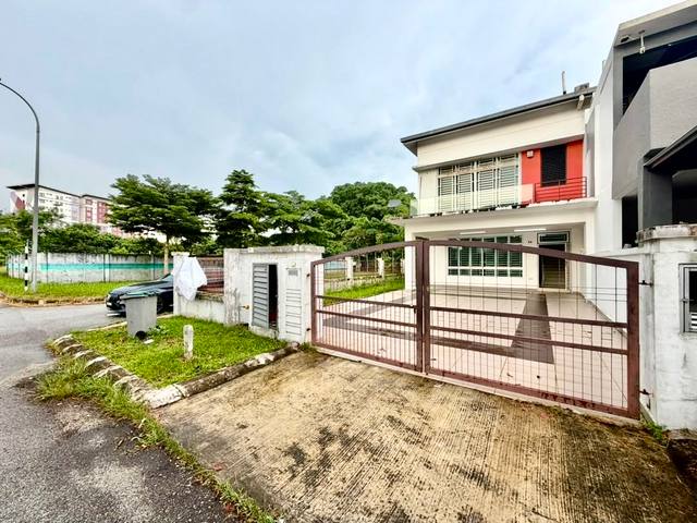 Bandar Uda Utama - Double Storey Terrace / End Lot with Bigger Land / Gated & Guarded - Thumbnail 16