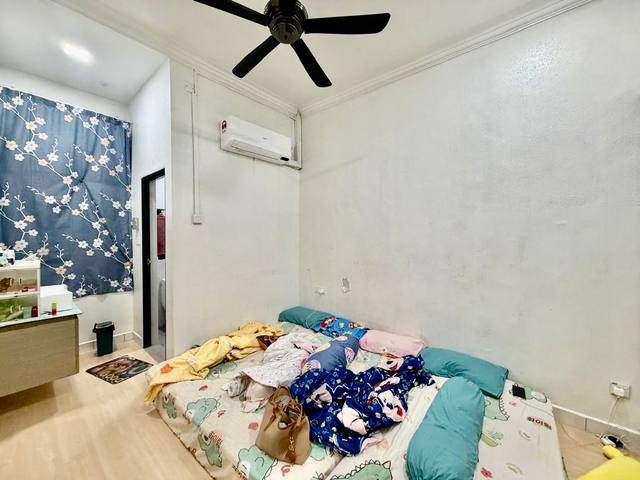 Taman Molek - 1.5 Storey Terrace / Renovated & Kitchen Extended / Well Condition - Thumbnail 3
