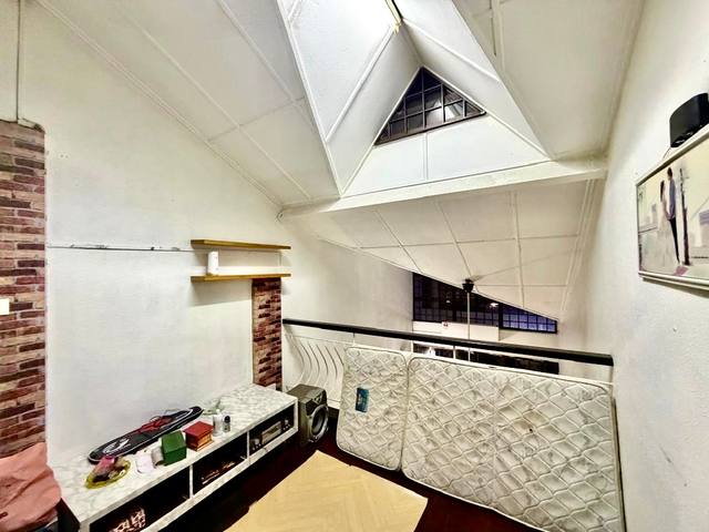 Taman Molek - 1.5 Storey Terrace / Renovated & Kitchen Extended / Well Condition - Thumbnail 6