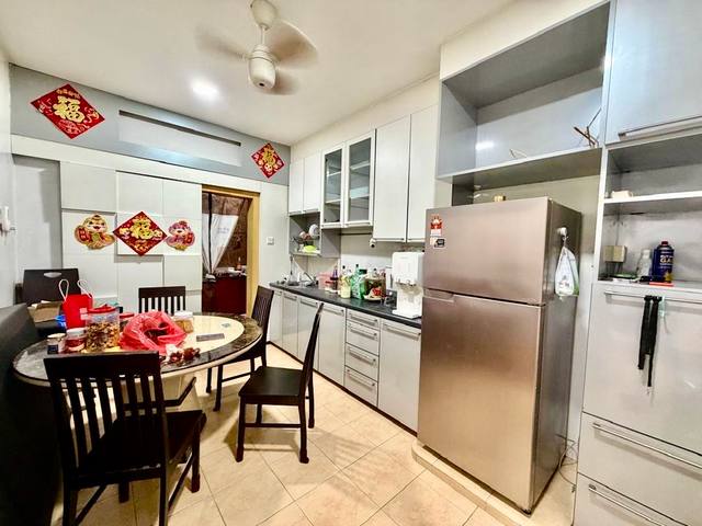Taman Molek - 1.5 Storey Terrace / Renovated & Kitchen Extended / Well Condition - Thumbnail 9