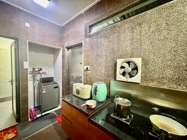 Taman Molek - 1.5 Storey Terrace / Renovated & Kitchen Extended / Well Condition - Thumbnail 11