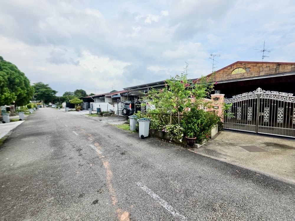 Taman Sri Tebrau - Single Storey Terrace / 15mins to CIQ / Great Investment Choice - Photo 1