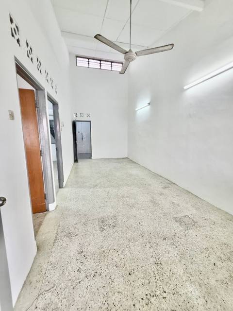 Taman Sri Tebrau - Single Storey Terrace / 15mins to CIQ / Great Investment Choice - Thumbnail 3