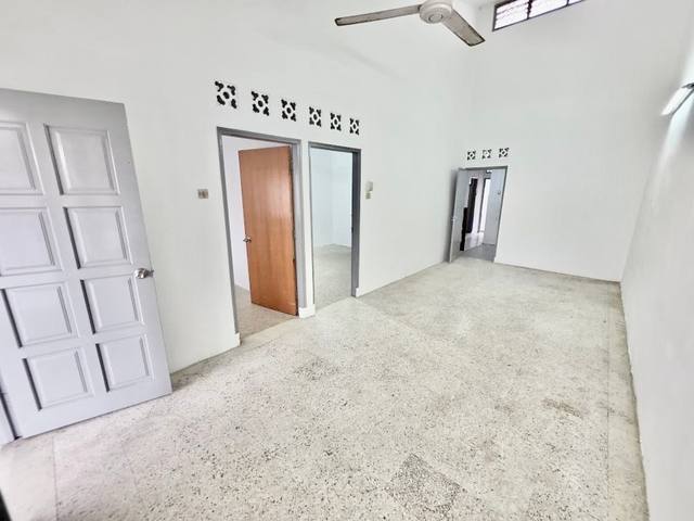 Taman Sri Tebrau - Single Storey Terrace / 15mins to CIQ / Great Investment Choice - Thumbnail 4
