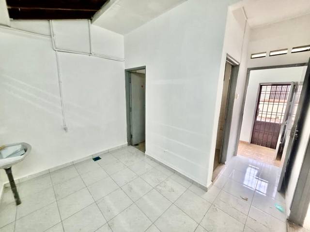 Taman Sri Tebrau - Single Storey Terrace / 15mins to CIQ / Great Investment Choice - Thumbnail 10