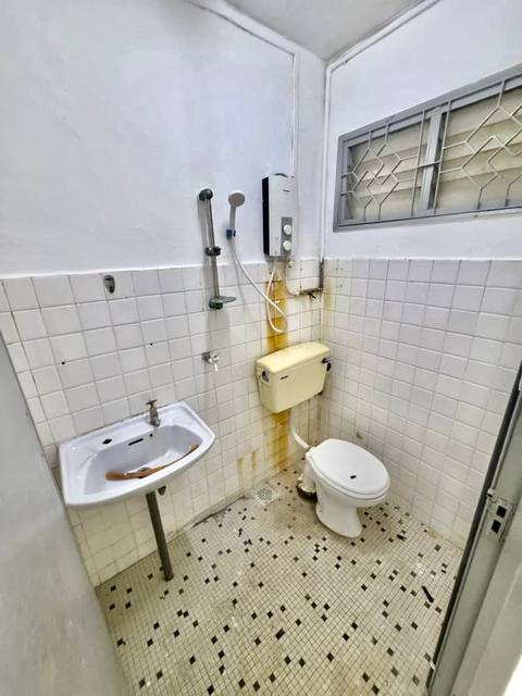 Taman Sri Tebrau - Single Storey Terrace / 15mins to CIQ / Great Investment Choice - Thumbnail 12