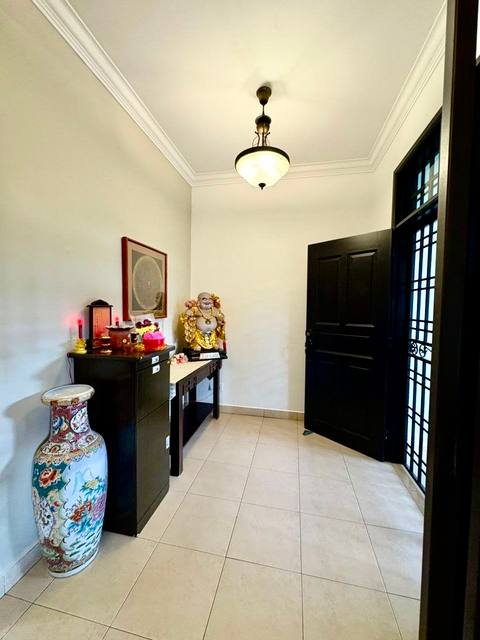Pelangi Indah - Double Storey Semi Detached / Renovated Unit / Well Condition - Thumbnail 2
