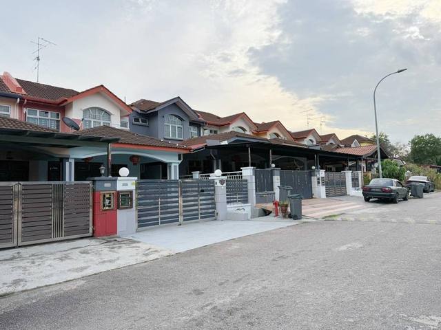Taman Daya - Single Storey Terrace / Renovated & Extended / Furnished Unit