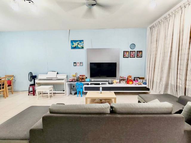 Bukit Indah - Double Storey Terrace / Good Condition / Gated & Guarded - Thumbnail 2