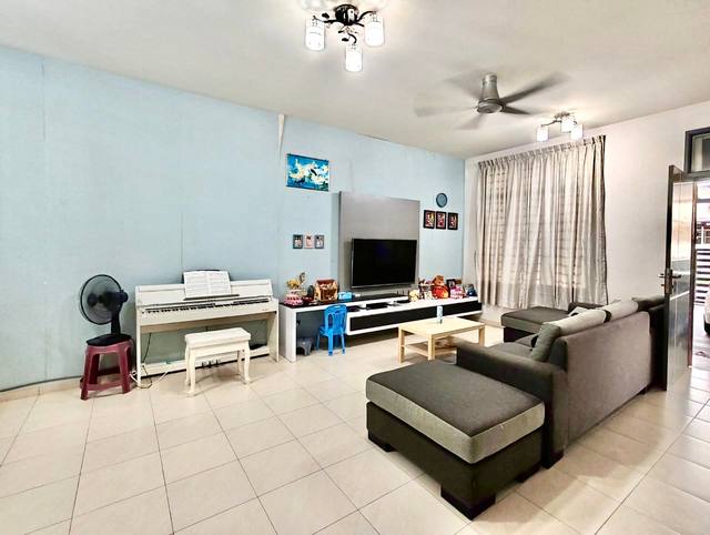 Bukit Indah - Double Storey Terrace / Good Condition / Gated & Guarded - Thumbnail 3