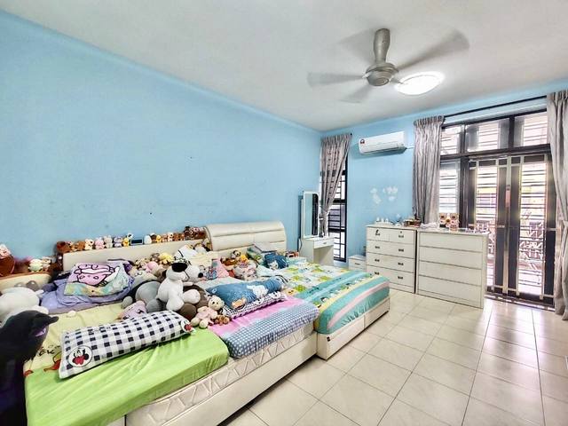 Bukit Indah - Double Storey Terrace / Good Condition / Gated & Guarded - Thumbnail 4
