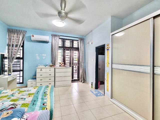 Bukit Indah - Double Storey Terrace / Good Condition / Gated & Guarded - Thumbnail 5