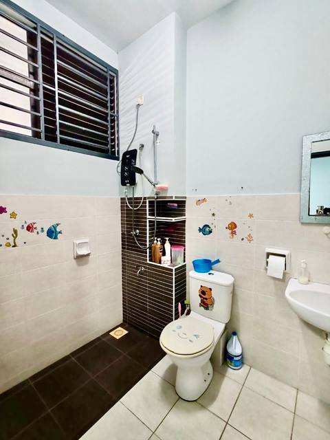 Bukit Indah - Double Storey Terrace / Good Condition / Gated & Guarded - Thumbnail 13