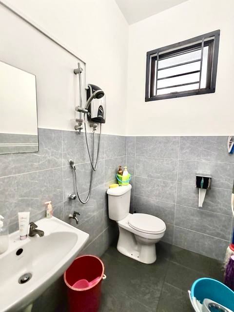 Bukit Indah - Double Storey Terrace / Good Condition / Gated & Guarded - Thumbnail 14