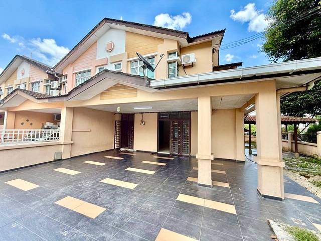Austin Perdana - Double Storey Terrace / Corner Lot with 16ft Extra Land / Gated & Guarded