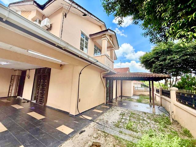 Austin Perdana - Double Storey Terrace / Corner Lot with 16ft Extra Land / Gated & Guarded - Thumbnail 3