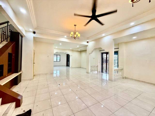 Austin Perdana - Double Storey Terrace / Corner Lot with 16ft Extra Land / Gated & Guarded - Thumbnail 5