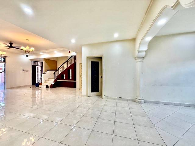 Austin Perdana - Double Storey Terrace / Corner Lot with 16ft Extra Land / Gated & Guarded - Thumbnail 6
