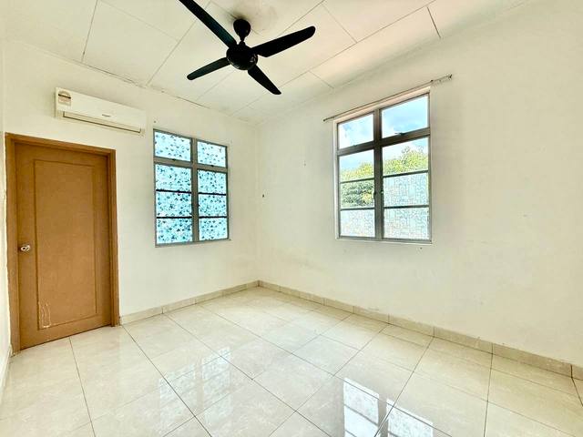 Austin Perdana - Double Storey Terrace / Corner Lot with 16ft Extra Land / Gated & Guarded - Thumbnail 9