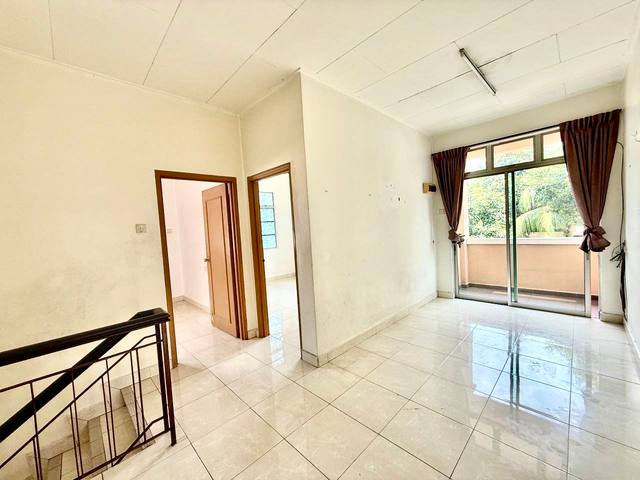 Austin Perdana - Double Storey Terrace / Corner Lot with 16ft Extra Land / Gated & Guarded - Thumbnail 11
