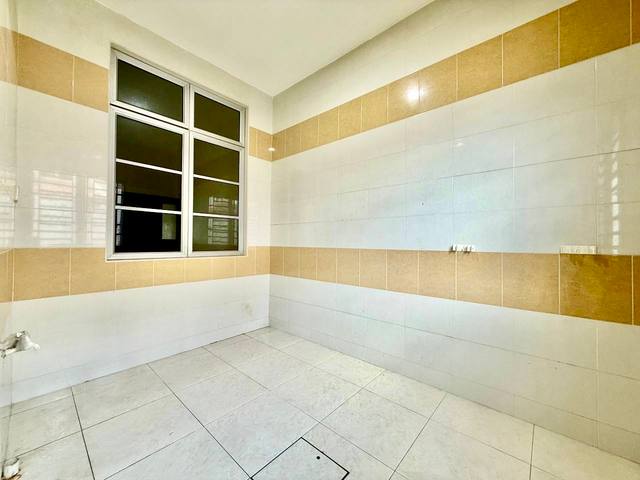 Austin Perdana - Double Storey Terrace / Corner Lot with 16ft Extra Land / Gated & Guarded - Thumbnail 12