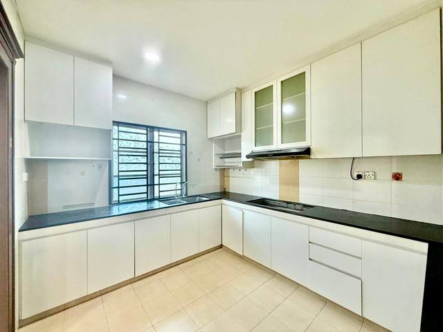 Austin Perdana - Double Storey Terrace / Corner Lot with 16ft Extra Land / Gated & Guarded - Thumbnail 13
