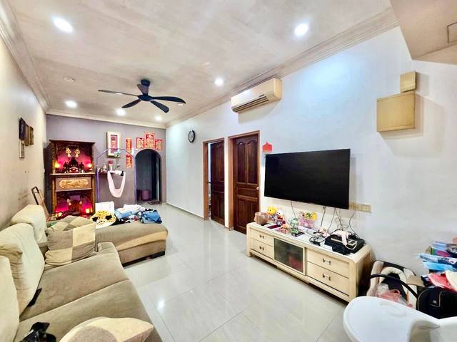 Johor Jaya - Single Storey Terrace / Renovated & Clean Unit / 10 mins to Permas Jaya 