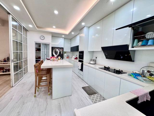 Nusa Sentral - Three Storey Cluster / Modern Style Renovation / 20mins to Tuas - Thumbnail 17