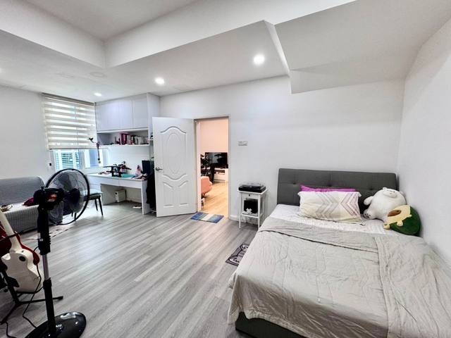 Nusa Sentral - Three Storey Cluster / Modern Style Renovation / 20mins to Tuas - Thumbnail 8
