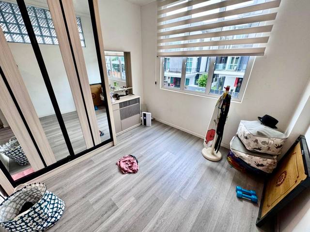 Nusa Sentral - Three Storey Cluster / Modern Style Renovation / 20mins to Tuas - Thumbnail 14