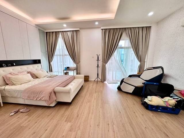 Nusa Sentral - Three Storey Cluster / Modern Style Renovation / 20mins to Tuas - Thumbnail 5