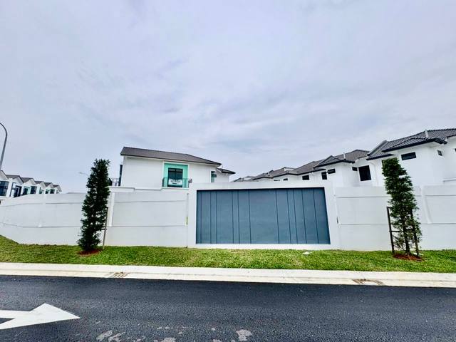 Austin Duta - Double Storey Terrace / Rare Super Large Corner Unit / Brand New Subsale 