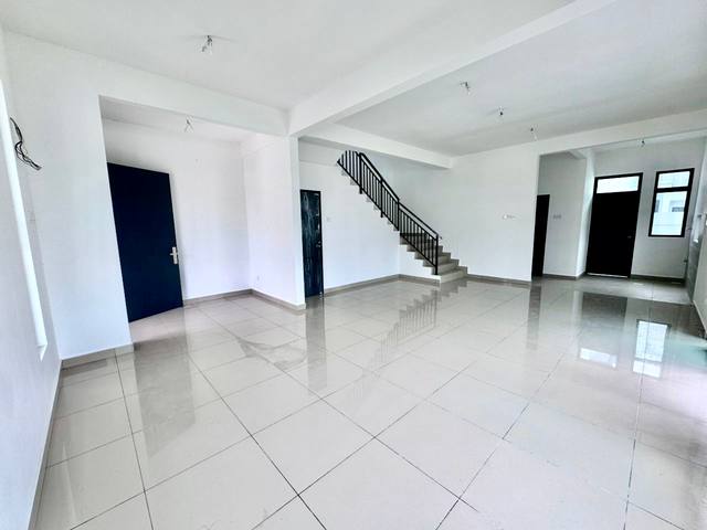 Austin Duta - Double Storey Terrace / Rare Super Large Corner Unit / Brand New Subsale  - Thumbnail 3