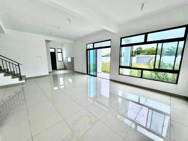 Austin Duta - Double Storey Terrace / Rare Super Large Corner Unit / Brand New Subsale  - Thumbnail 4