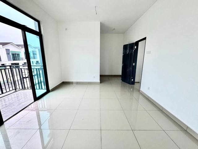 Austin Duta - Double Storey Terrace / Rare Super Large Corner Unit / Brand New Subsale  - Thumbnail 6