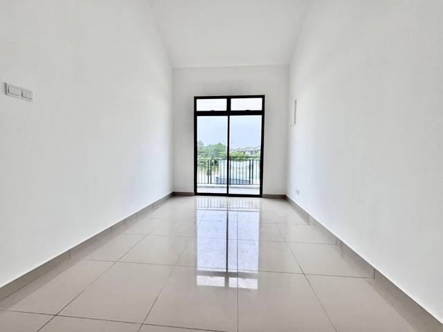 Austin Duta - Double Storey Terrace / Rare Super Large Corner Unit / Brand New Subsale  - Thumbnail 9