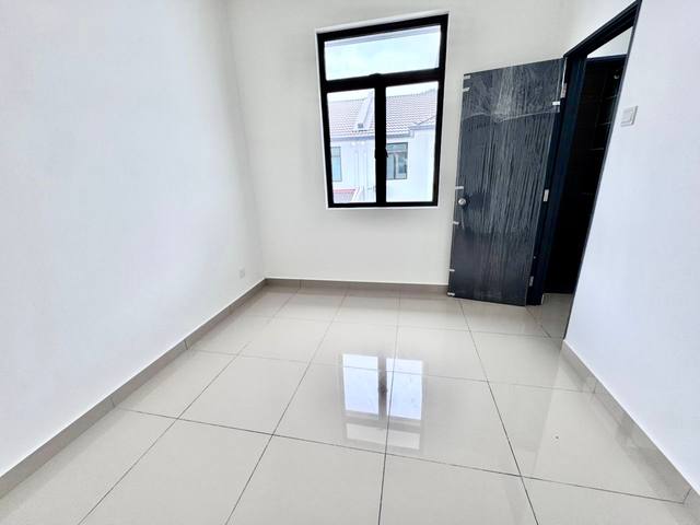 Austin Duta - Double Storey Terrace / Rare Super Large Corner Unit / Brand New Subsale  - Thumbnail 10