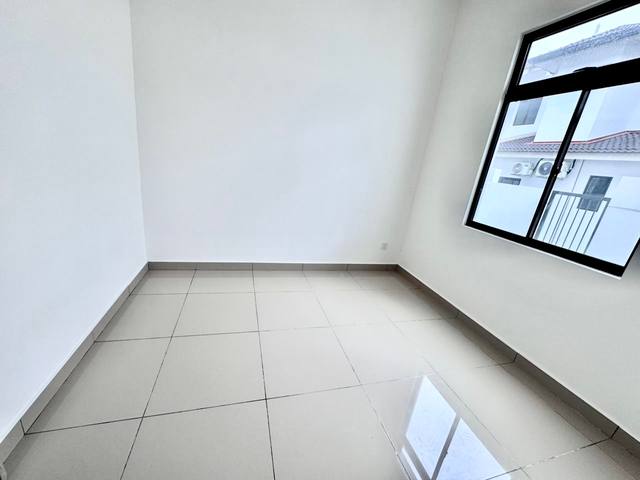 Austin Duta - Double Storey Terrace / Rare Super Large Corner Unit / Brand New Subsale  - Thumbnail 11