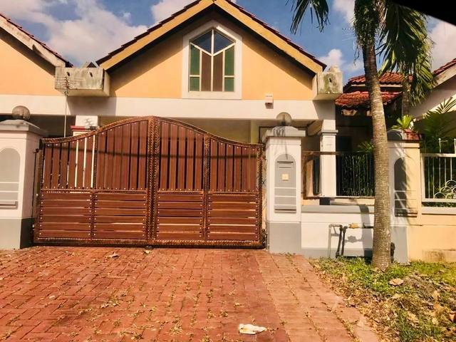 Taman Molek - Single Storey Terrace / Matured Township for Commercial & Residential