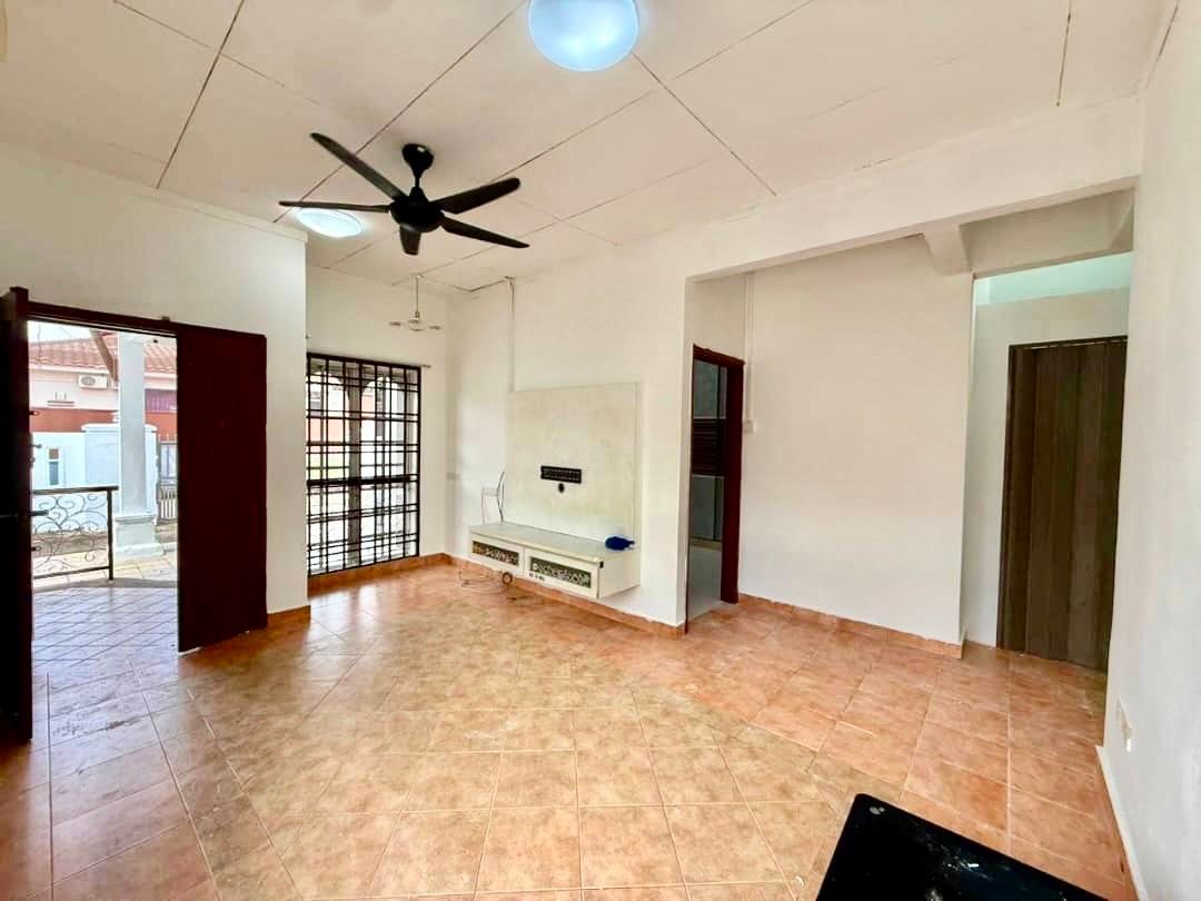 Bandar Uda Utama - Single Storey Terrace / End Lot with Extra Land / Basic Renovation - Photo 1