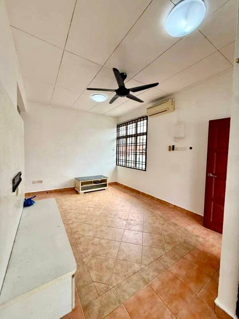 Bandar Uda Utama - Single Storey Terrace / End Lot with Extra Land / Basic Renovation - Thumbnail 2