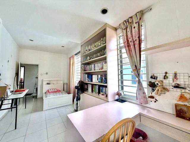 Setia Indah - Double Storey Terrace End Lot / Kitchen & Upper Bedroom Extended / Gated & Guarded - Thumbnail 7