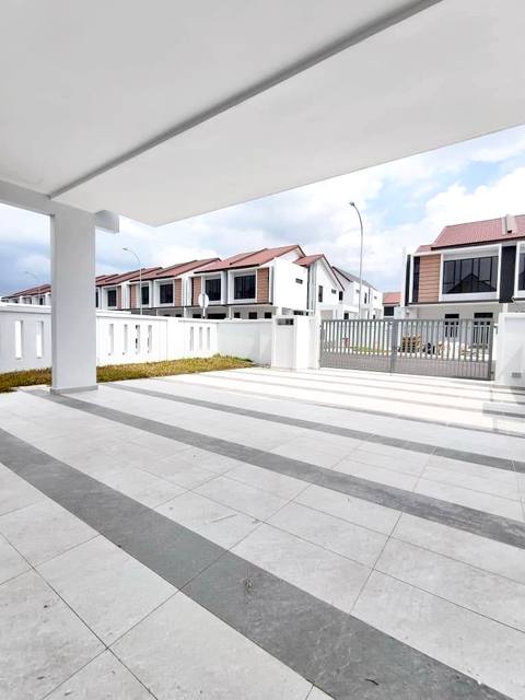 Desa Tebrau - Double Storey Terrace / End Lot with Extra Land / Brand New Subsale - Thumbnail 2