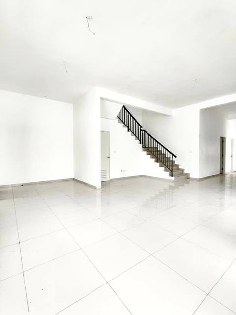 Desa Tebrau - Double Storey Terrace / End Lot with Extra Land / Brand New Subsale - Thumbnail 3