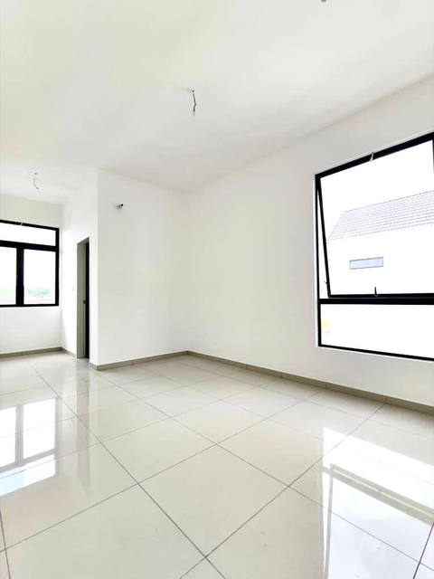 Desa Tebrau - Double Storey Terrace / End Lot with Extra Land / Brand New Subsale - Thumbnail 6